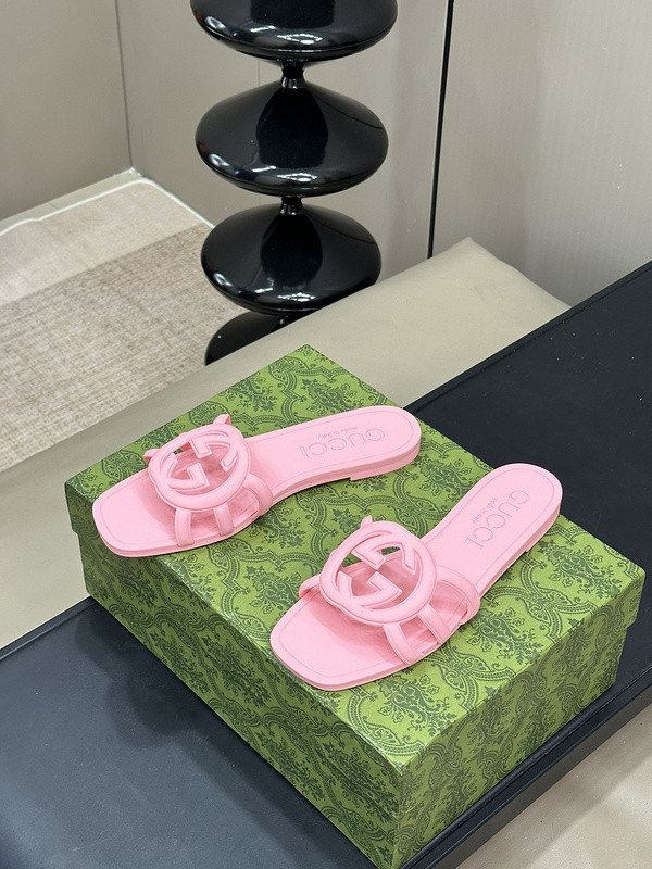 g*u*i sandals