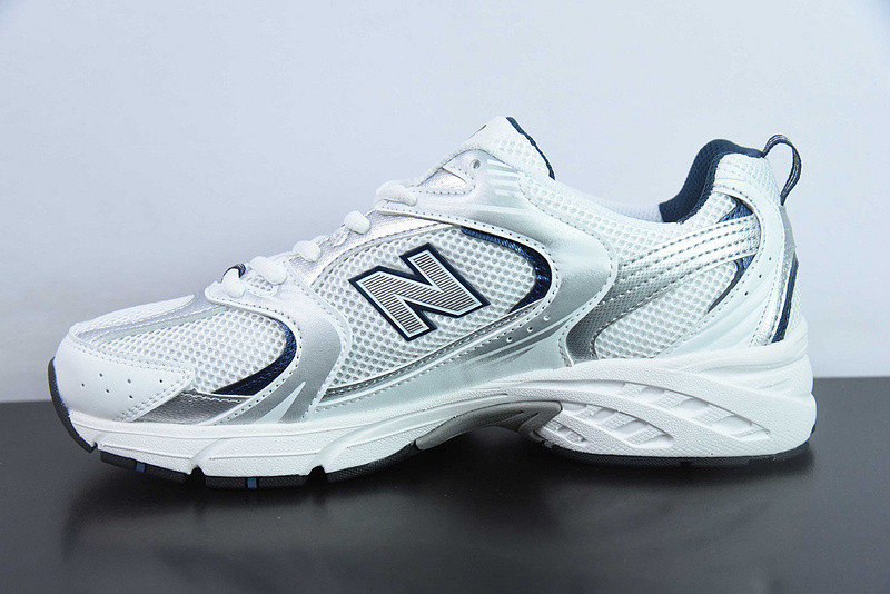 NEW BALANCE SNEAKER
