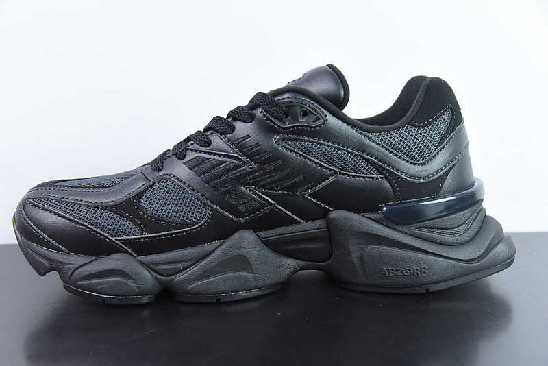 NEW BALANCE SNEAKER