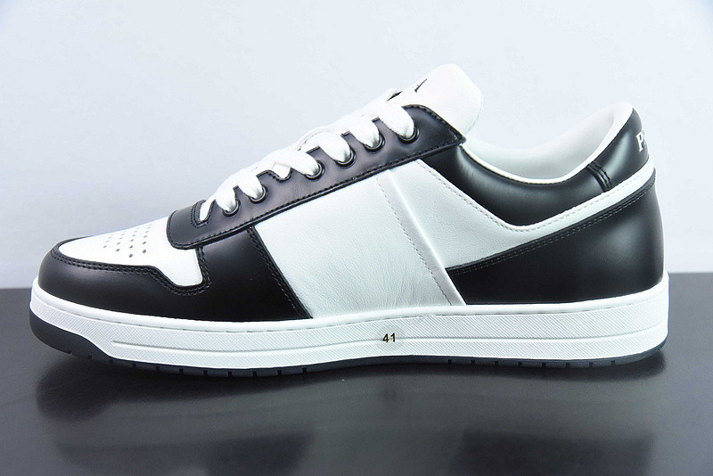 pr sneaker