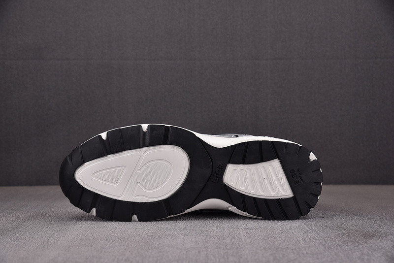 dio* sneaker