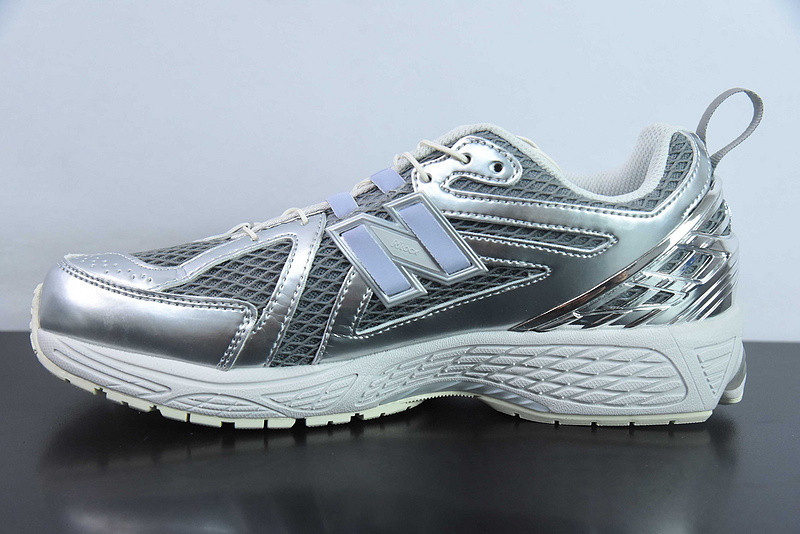 NEW BALANCE SNEAKER