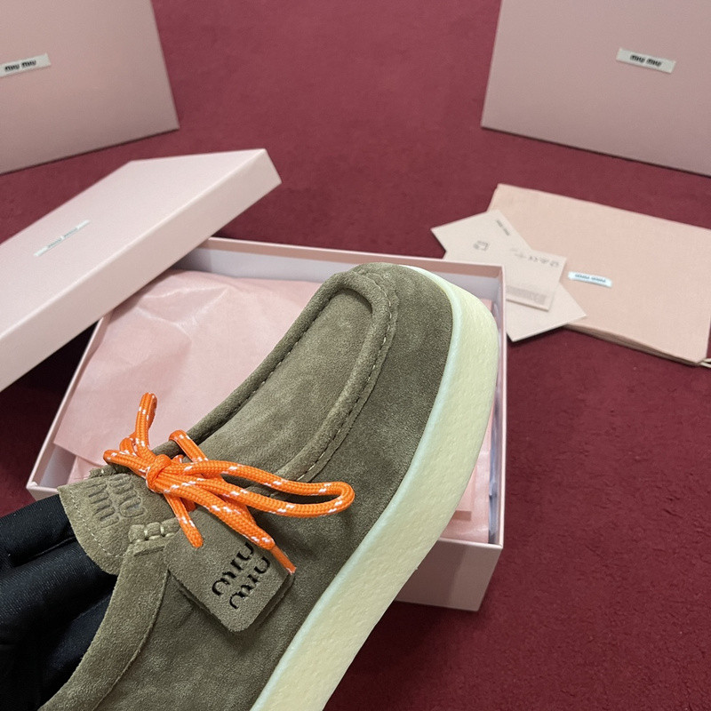 M1um1u sneaker