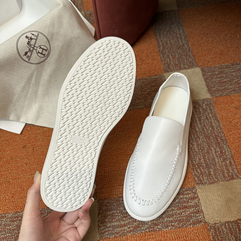 H**me5 sneaker
