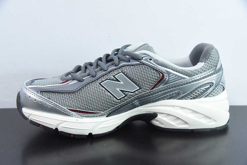 NEW BALANCE SNEAKER