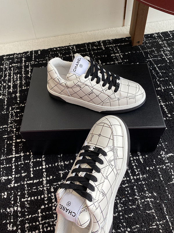 Ch**el sneaker