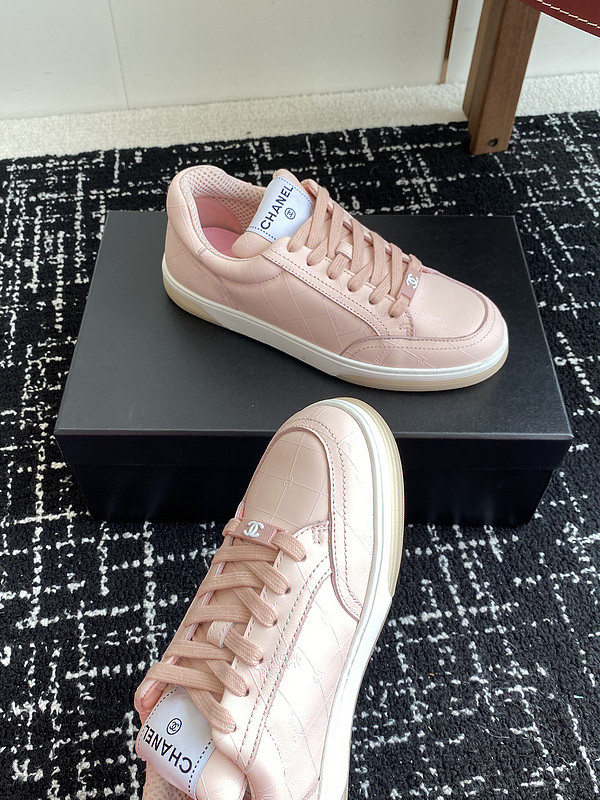 Ch**el sneaker