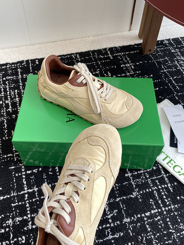 b0tt*ga Ven*ta sneaker