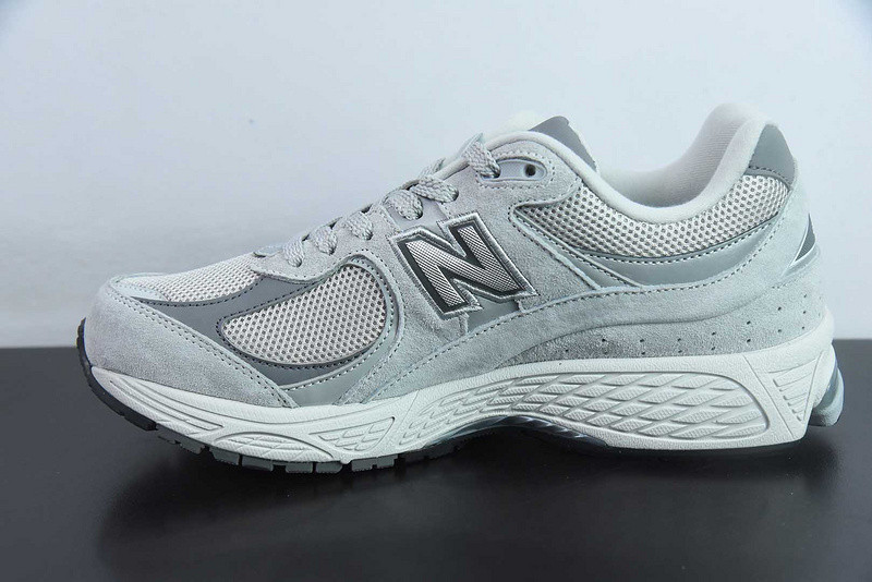 NEW BALANCE SNEAKER