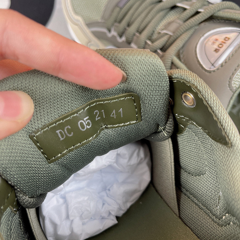 dio* sneaker