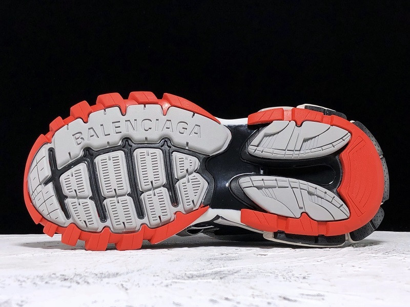 bc track sneaker