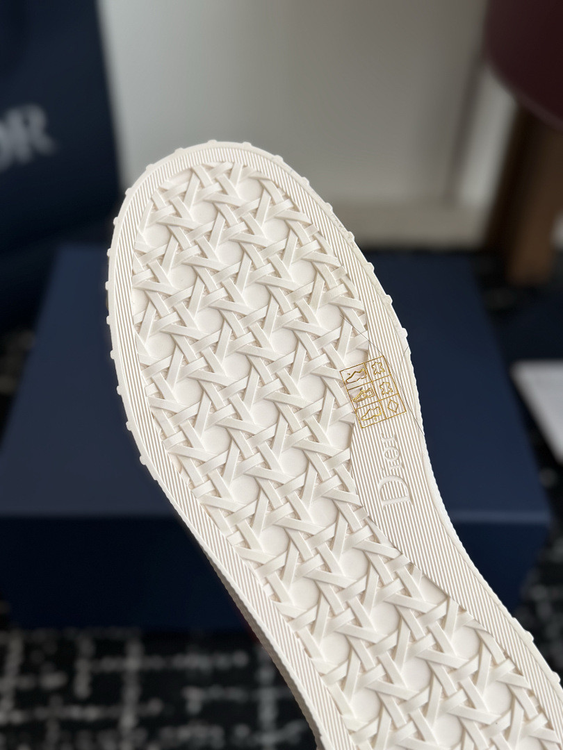 DIO* SNEAKER
