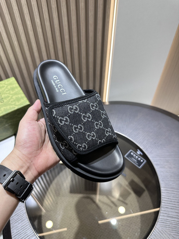 g*u*i sandals