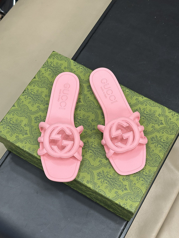 g*u*i sandals