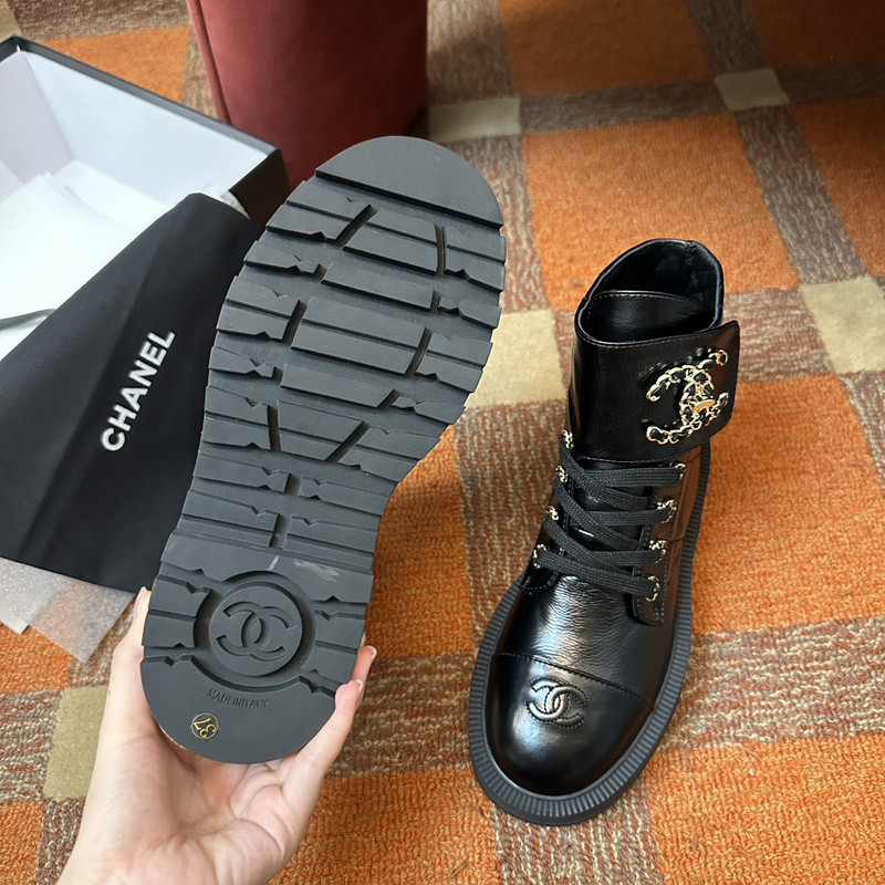 Ch*el sneaker