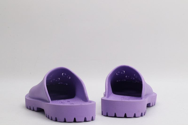g*u*i sandals low