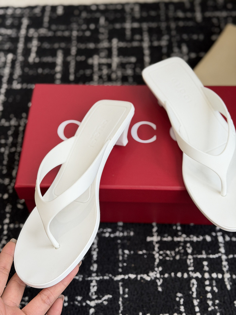Gvc*1 SANDALS