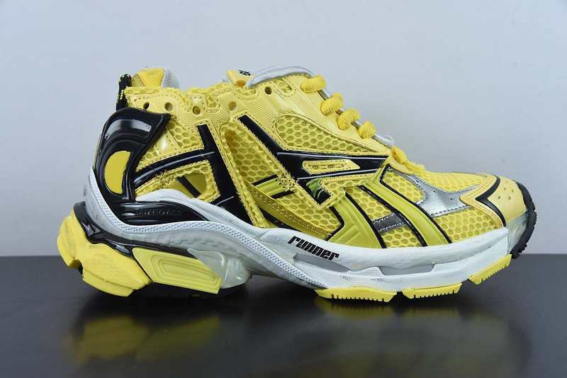 Ba*len*cia*ga runner sneaker