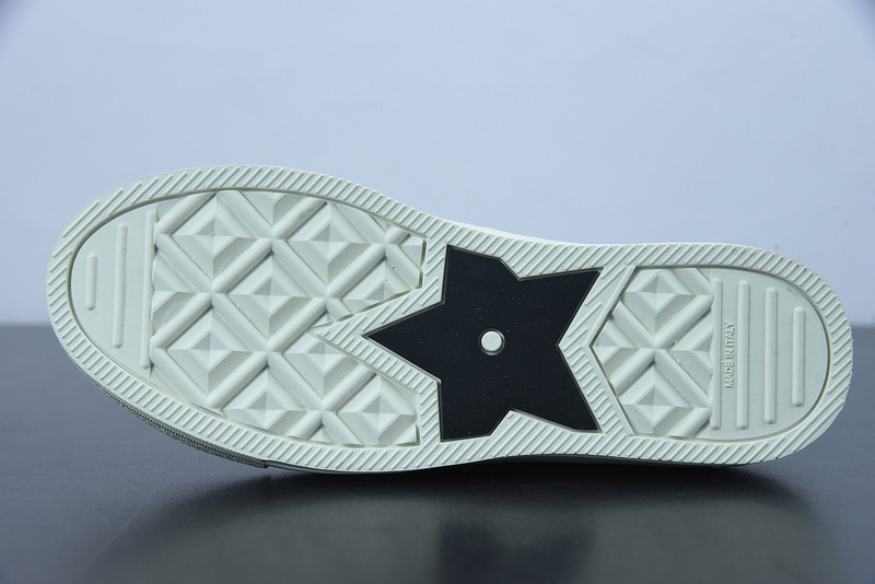 dio* low-top walk