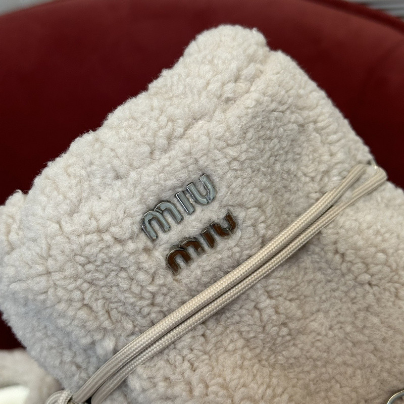 M1um1u sneaker