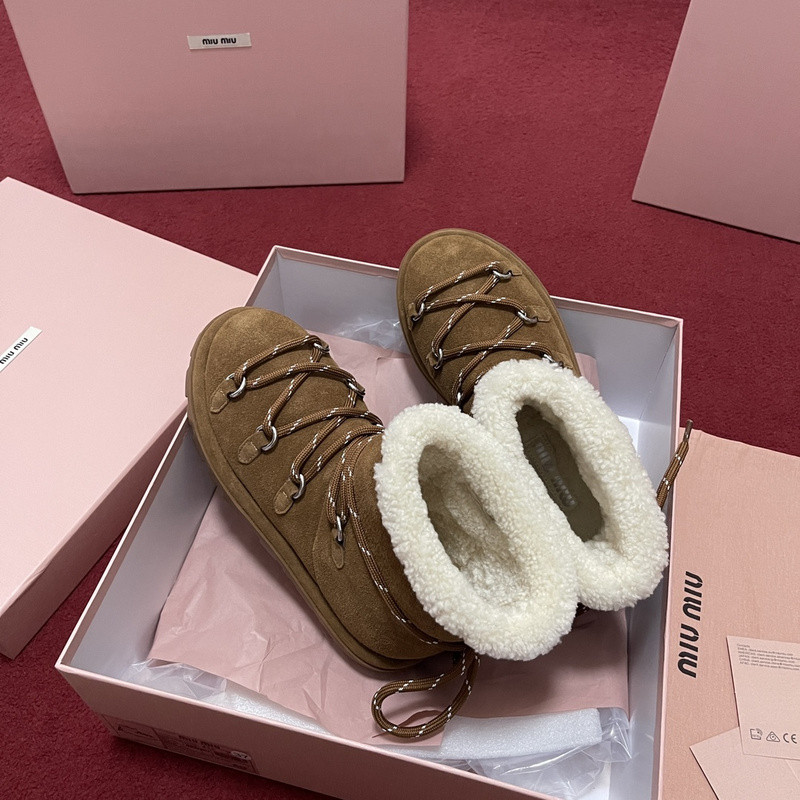 M1um1u sneaker