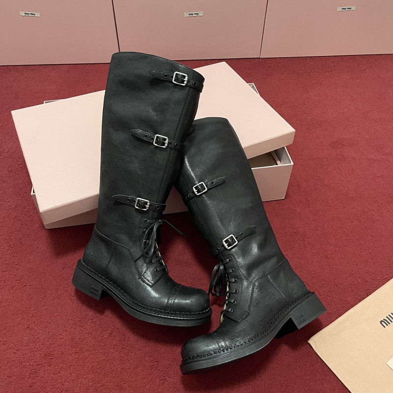 M1um1u sneaker