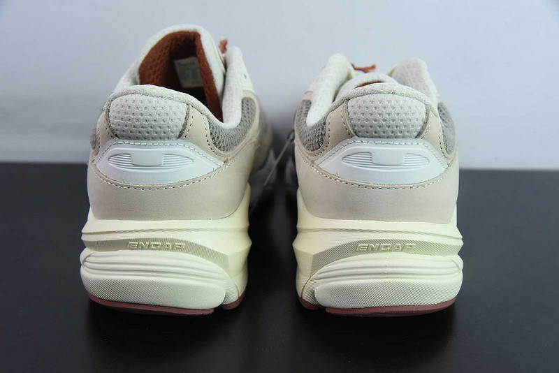 NEW BALANCE SNEAKER
