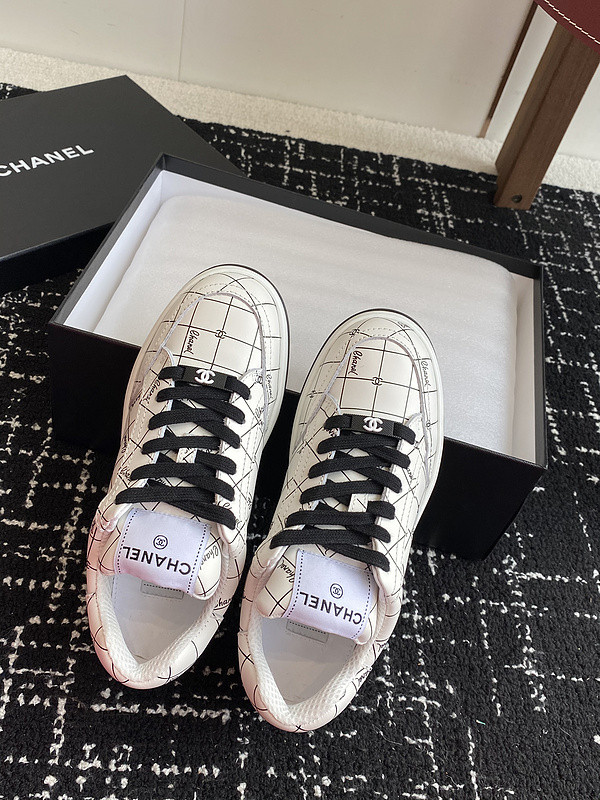 Ch**el sneaker