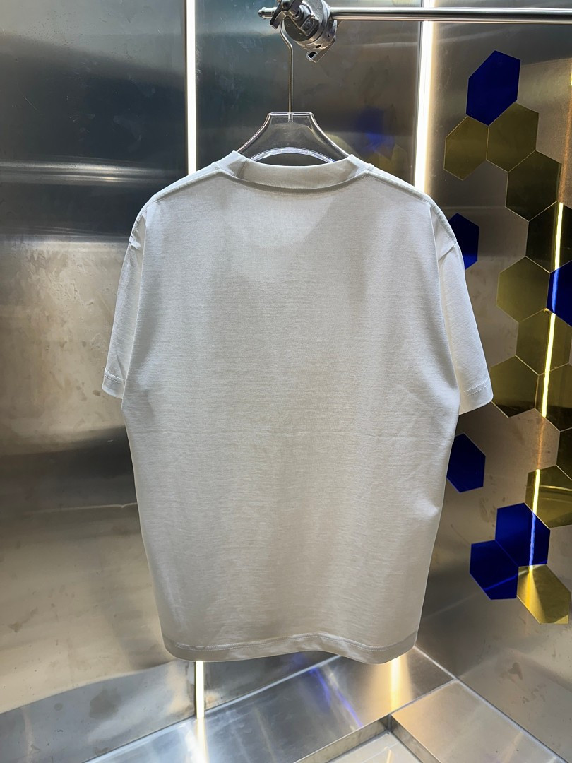 Bv*b*rry Clothes