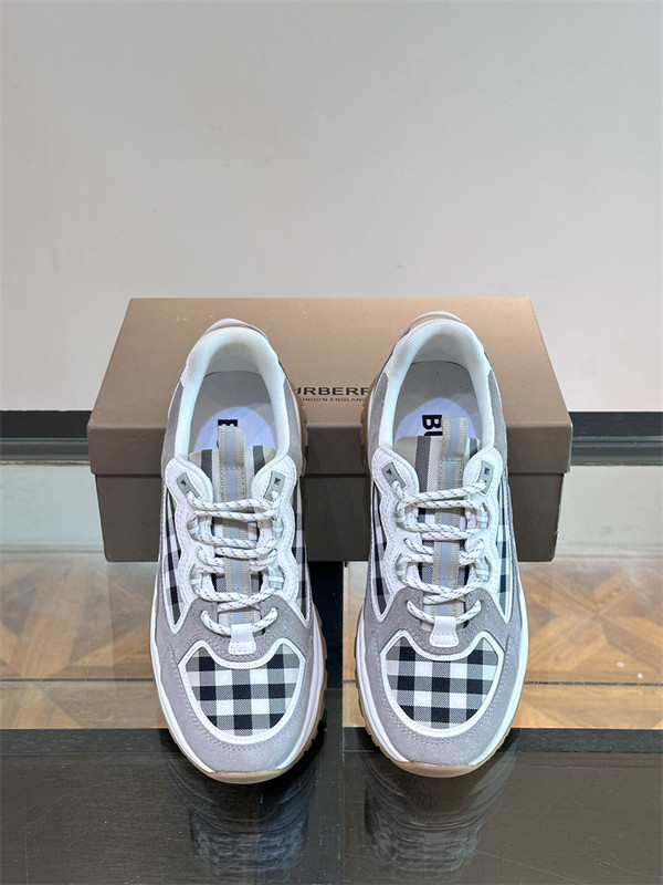 B**rry sneaker