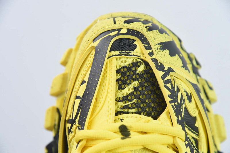bc track sneaker