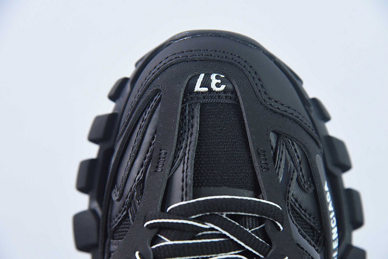 bc track sneaker