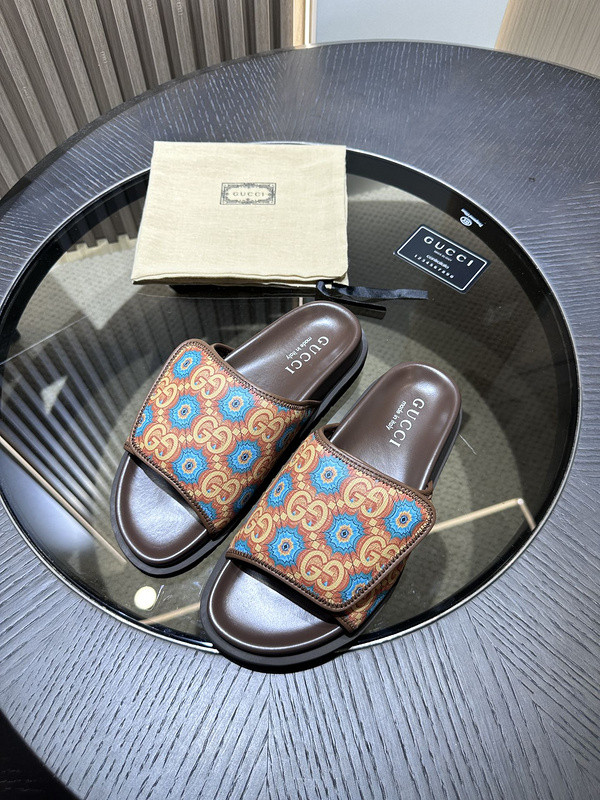g*u*i sandals