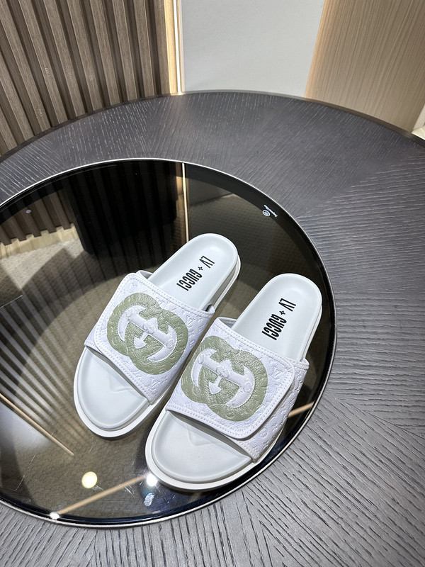 g*u*i sandals