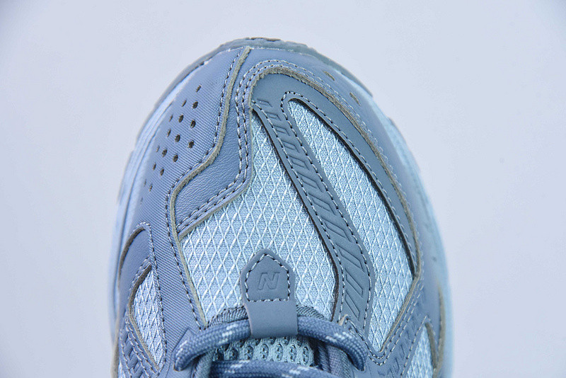 NEW BALANCE SNEAKER
