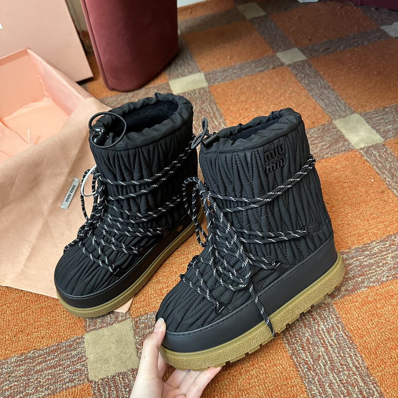 M1um1u sneaker