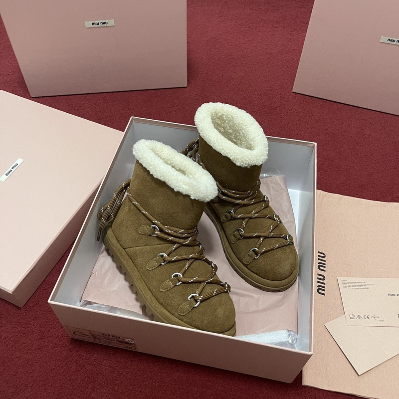 M1um1u sneaker