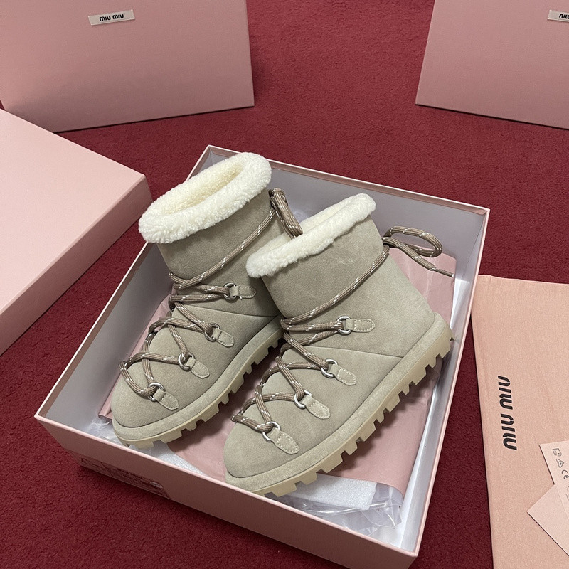 M1um1u sneaker