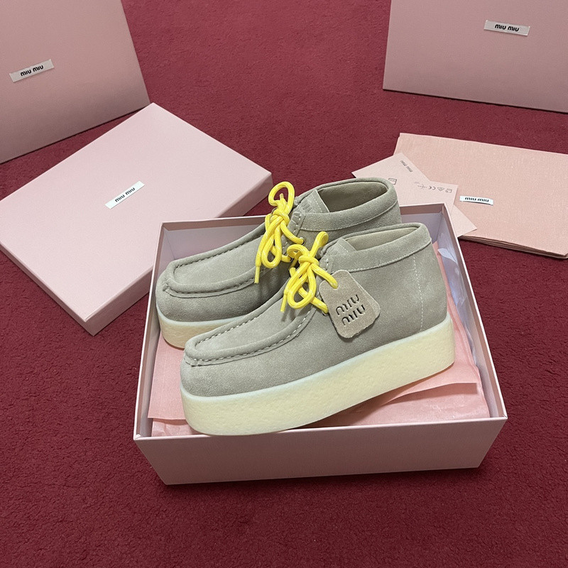 M1um1u sneaker