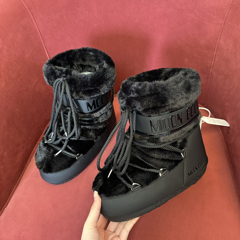 mOON bOOT