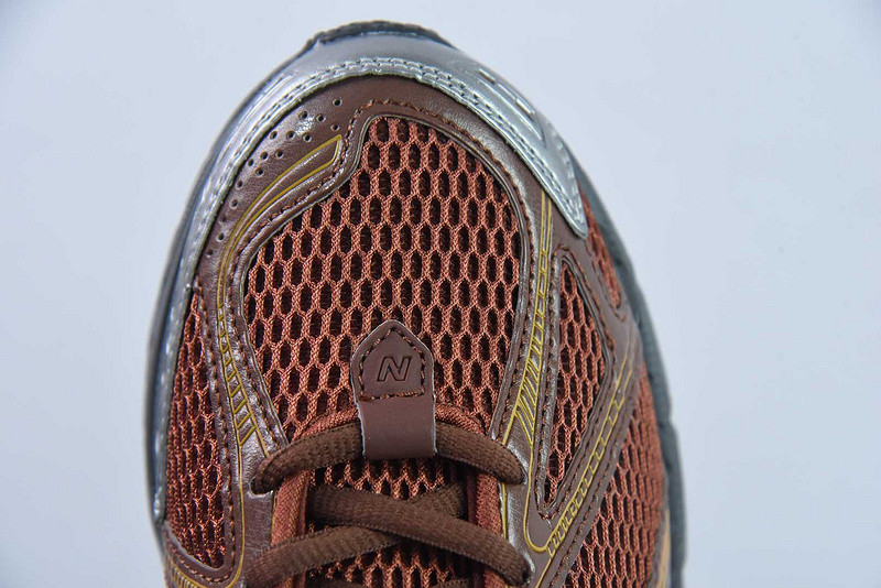 NEW BALANCE SNEAKER