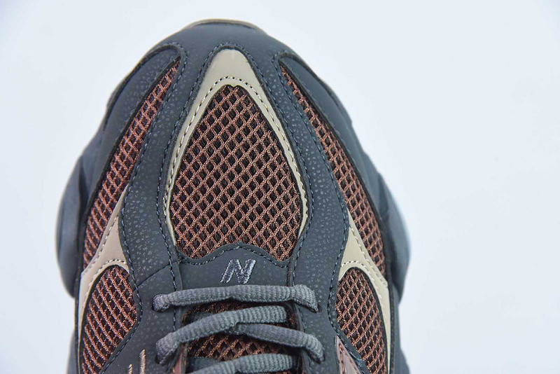 NEW BALANCE SNEAKER
