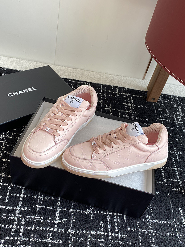 Ch**el sneaker