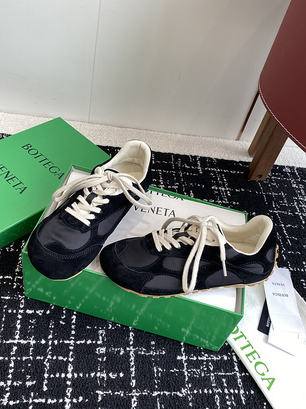 b0tt*ga Ven*ta sneaker