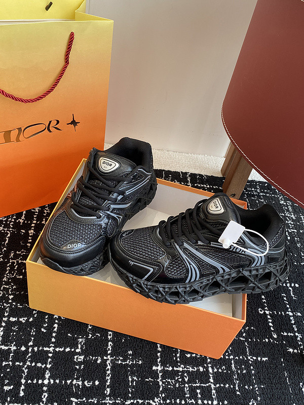 DIO* SNEAKER