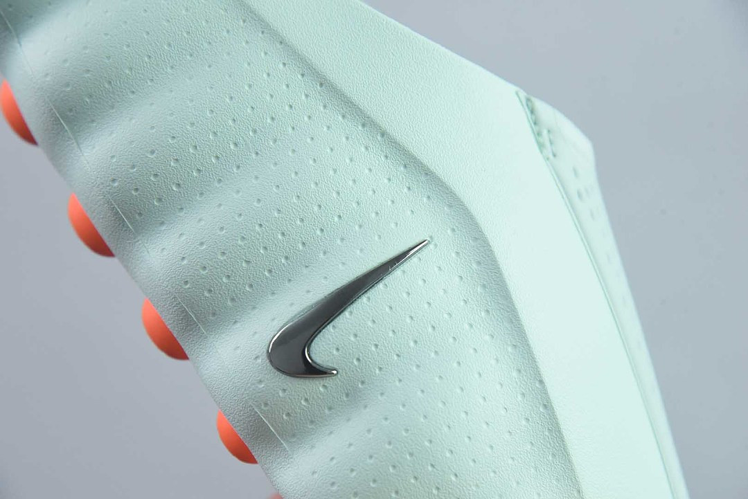 Nike Mind 001