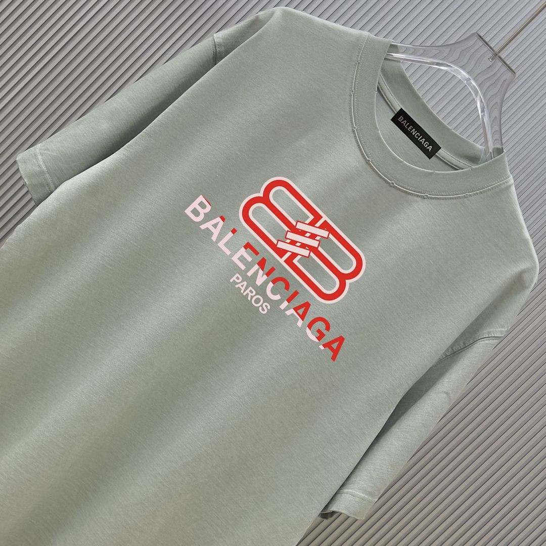 Ba1en*iaga Clothes