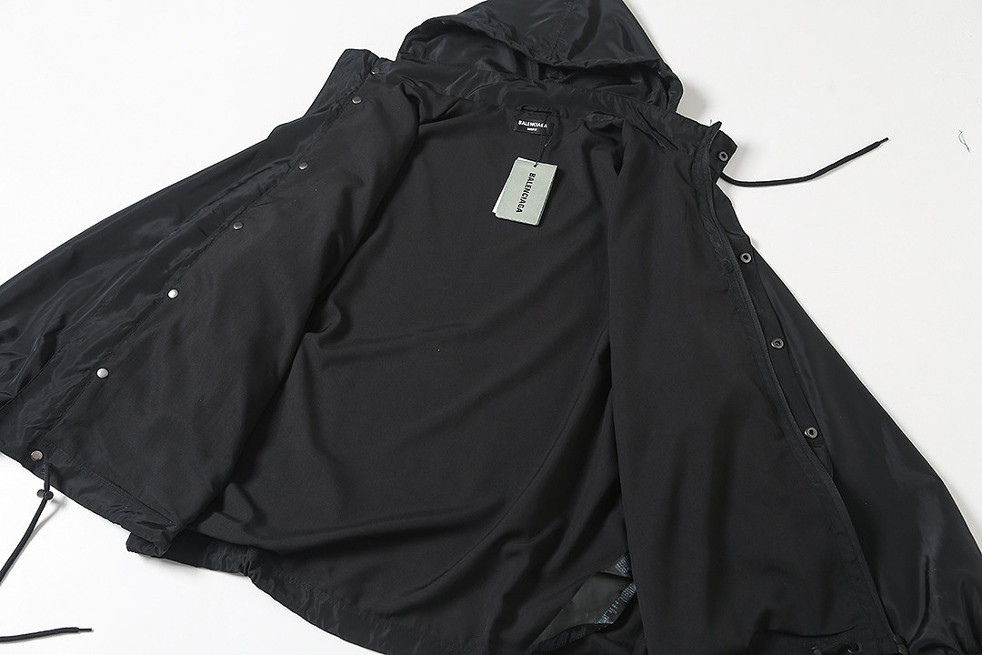 Ba1en*iaga Clothes