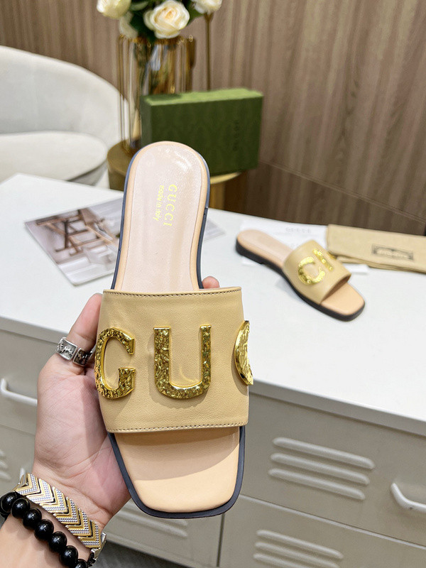 g*u*i sandals