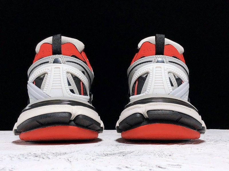 bc track sneaker